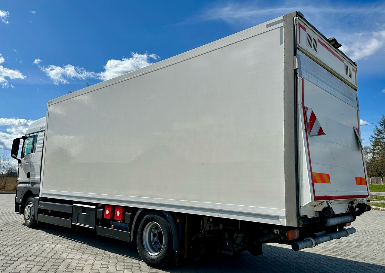 MAN TGX 18.360 / CHŁODNIA / WINDA / AUTOMAT / 19 EUROPALET / THERMO KING / SYPIALKA / SPROWADZONY - Hűtős teherautó: 3 kép. MAN TGX 18.360 / CHŁODNIA / WINDA / AUTOMAT / 19 EUROPALET / THERMO KING / SYPIALKA / SPROWADZONY - Hűtős teherautó: 3 kép.