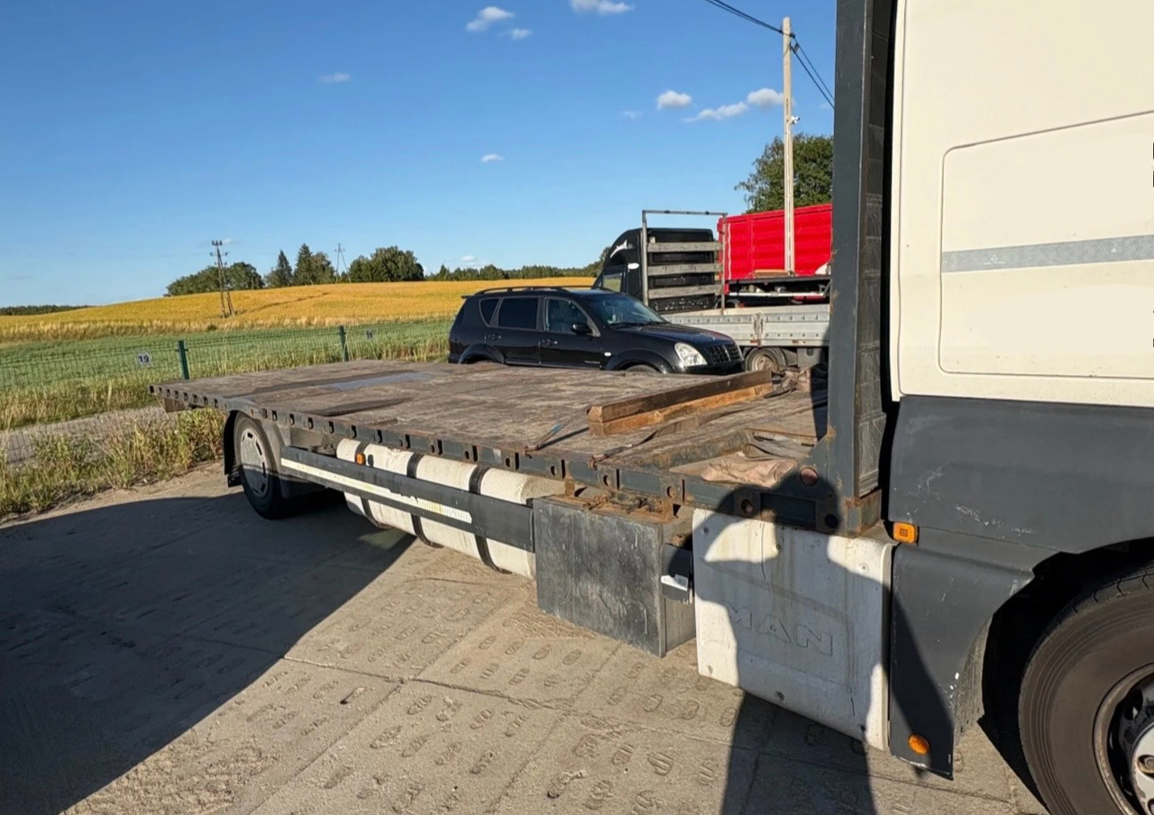 MAN TGX 18.400 / PLATFORMA / 630 TYŚ KM / 2015 ROK / SYPIALKA - Platós teherautó: 4 kép. MAN TGX 18.400 / PLATFORMA / 630 TYŚ KM / 2015 ROK / SYPIALKA - Platós teherautó: 4 kép.