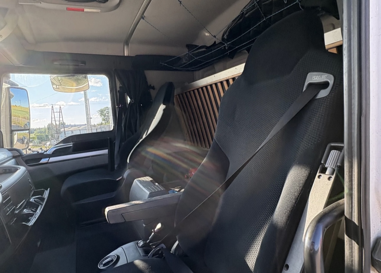 MAN TGX 18.400 / PLATFORMA / 630 TYŚ KM / 2015 ROK / SYPIALKA - Platós teherautó: 5 kép. MAN TGX 18.400 / PLATFORMA / 630 TYŚ KM / 2015 ROK / SYPIALKA - Platós teherautó: 5 kép.