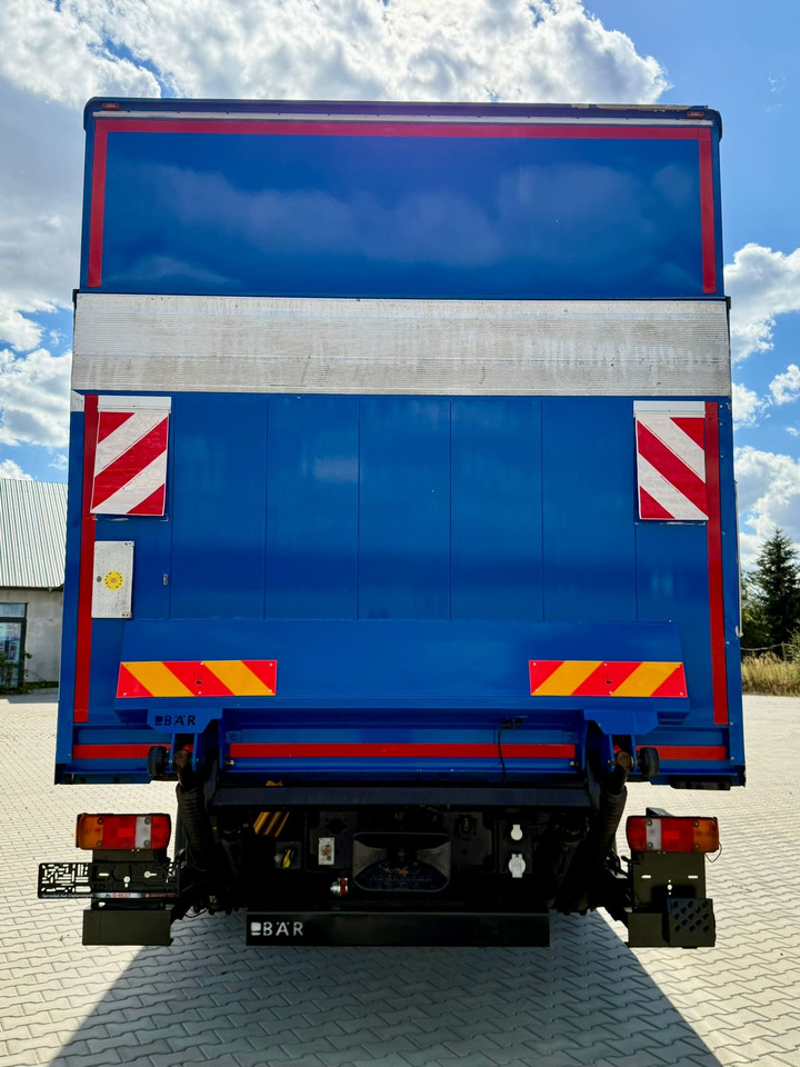 MAN TGX 26.420 / KONTENER / WINDA / 8.5 M DŁUGOŚCI / 21 EUROPALET / 6x2 / 3 OŚ PODNOSZONA I SKRĘTNA / ŁADOWNOŚĆ 14 415 KG / 2018 ROK / Z NIEMIEC - Dobozos felépítményű teherautó: 4 kép. MAN TGX 26.420 / KONTENER / WINDA / 8.5 M DŁUGOŚCI / 21 EUROPALET / 6x2 / 3 OŚ PODNOSZONA I SKRĘTNA / ŁADOWNOŚĆ 14 415 KG / 2018 ROK / Z NIEMIEC - Dobozos felépítményű teherautó: 4 kép.