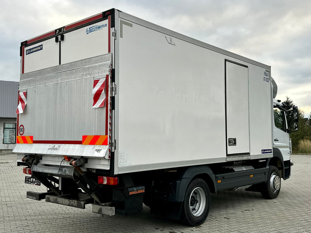 MERCEDES-BENZ ATEGO 1218 / CHŁODNIA / WINDA / 12 PALET / 5.10 M DŁUGOŚCI / AUTOMAT / LAMBERET / 5090 KG ŁADOWNOŚCI - Hűtős teherautó: 4 kép. MERCEDES-BENZ ATEGO 1218 / CHŁODNIA / WINDA / 12 PALET / 5.10 M DŁUGOŚCI / AUTOMAT / LAMBERET / 5090 KG ŁADOWNOŚCI - Hűtős teherautó: 4 kép.