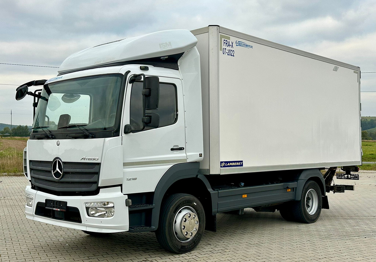 MERCEDES-BENZ ATEGO 1218 / CHŁODNIA / WINDA / 12 PALET / 5.10 M DŁUGOŚCI / AUTOMAT / LAMBERET / 5090 KG ŁADOWNOŚCI - Hűtős teherautó: 2 kép. MERCEDES-BENZ ATEGO 1218 / CHŁODNIA / WINDA / 12 PALET / 5.10 M DŁUGOŚCI / AUTOMAT / LAMBERET / 5090 KG ŁADOWNOŚCI - Hűtős teherautó: 2 kép.