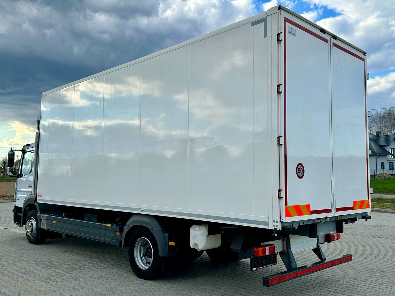 MERCEDES-BENZ ATEGO / 1221 / IZOTERMA / KONTENER / AUTOMAT / 230 TYS KM / 17 EUROPALET / 6.8 M DŁUGOŚCI / 2019 ROK - Hőszigetelt teherautó: 3 kép. MERCEDES-BENZ ATEGO / 1221 / IZOTERMA / KONTENER / AUTOMAT / 230 TYS KM / 17 EUROPALET / 6.8 M DŁUGOŚCI / 2019 ROK - Hőszigetelt teherautó: 3 kép.