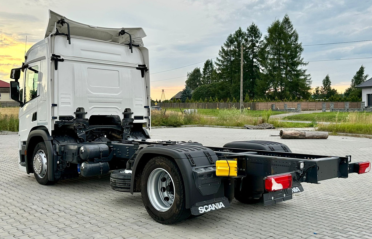 SCANIA P220 / RAMA DO ZABUDOWY / ROZSTAW OSI 3.90 M / SILNIK 6 / WYWROTKA / BECZKA / HAKOWIEC / UTRZYMANIE DRÓG / AUTOMAT / 2019 ROK / NISKI PRZEBIEG - Alvaz teherautó: 3 kép. SCANIA P220 / RAMA DO ZABUDOWY / ROZSTAW OSI 3.90 M / SILNIK 6 / WYWROTKA / BECZKA / HAKOWIEC / UTRZYMANIE DRÓG / AUTOMAT / 2019 ROK / NISKI PRZEBIEG - Alvaz teherautó: 3 kép.
