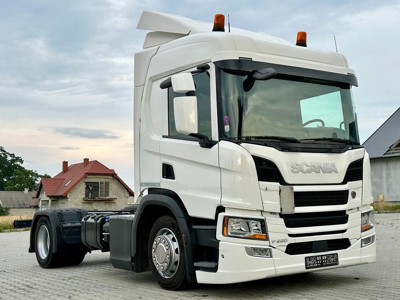 SCANIA P220 / RAMA DO ZABUDOWY / ROZSTAW OSI 3.90 M / SILNIK 6 / WYWROTKA / BECZKA / HAKOWIEC / UTRZYMANIE DRÓG / AUTOMAT / 2019 ROK / NISKI PRZEBIEG - Alvaz teherautó: 1 kép. SCANIA P220 / RAMA DO ZABUDOWY / ROZSTAW OSI 3.90 M / SILNIK 6 / WYWROTKA / BECZKA / HAKOWIEC / UTRZYMANIE DRÓG / AUTOMAT / 2019 ROK / NISKI PRZEBIEG - Alvaz teherautó: 1 kép.