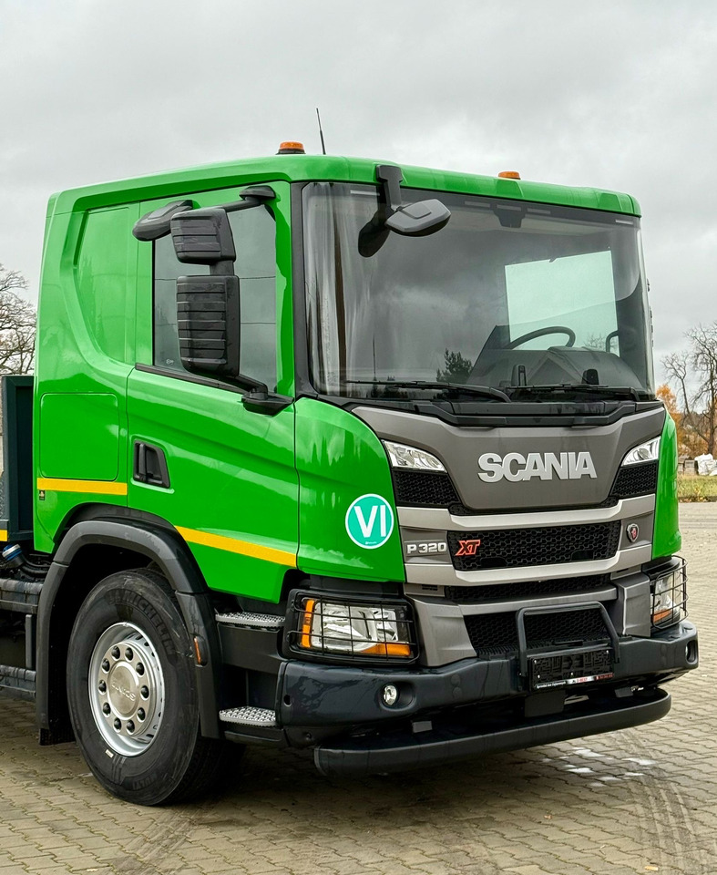 SCANIA P320 / PLATFORMA / NOWY / 5 TYŚ KM / SYPIALKA / 2023 ROK / CAŁA NA PODUSZKACH / 7.7 M DŁUGOŚCI / LAWETA / DO PRZEWOZU MASZYN ROLNICZYCH ITP - Platós teherautó: 5 kép. SCANIA P320 / PLATFORMA / NOWY / 5 TYŚ KM / SYPIALKA / 2023 ROK / CAŁA NA PODUSZKACH / 7.7 M DŁUGOŚCI / LAWETA / DO PRZEWOZU MASZYN ROLNICZYCH ITP - Platós teherautó: 5 kép.