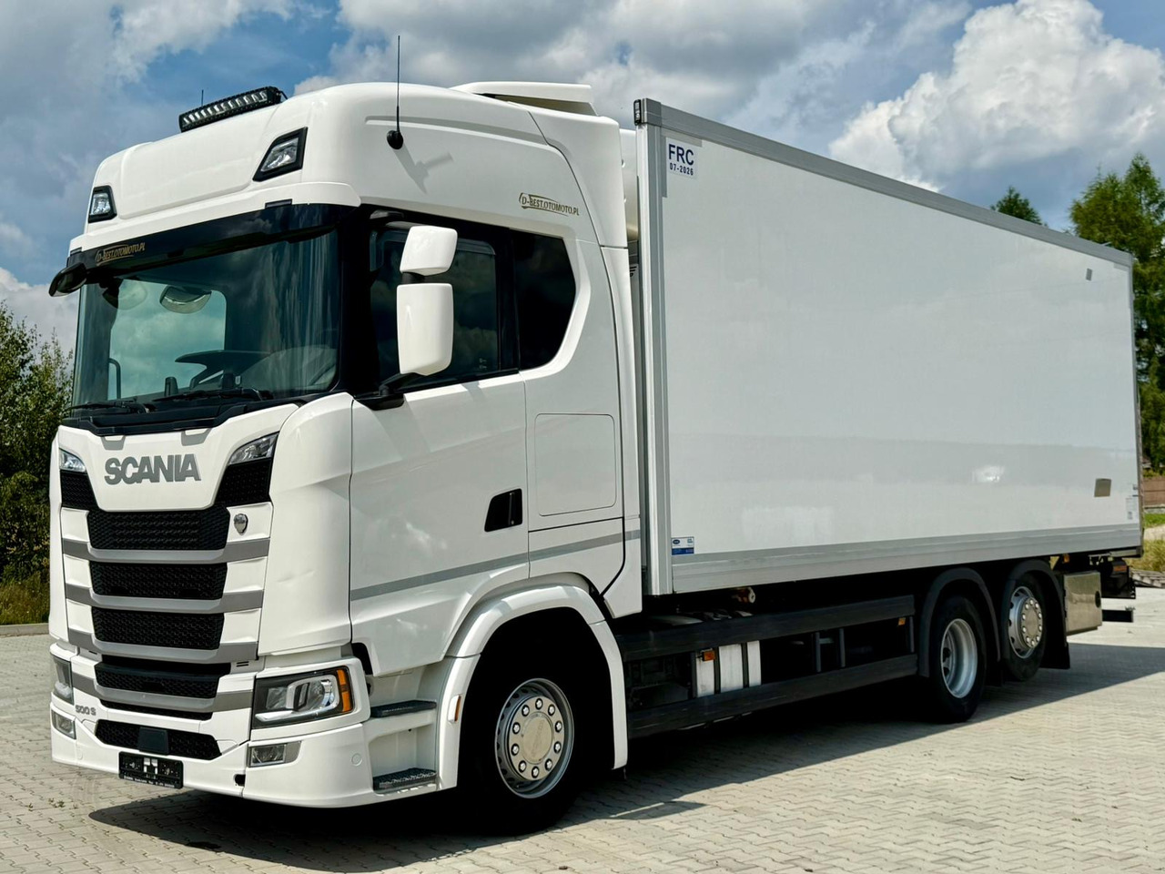 SCANIA S500 / CHŁODNIA / WINDA / 18 PALET / 7.4 M / DRUKARKA / AUTOMAT / NISKI PRZEBIEG / PODNOSZONA OŚ / 2020 ROK - Hűtős teherautó: 2 kép. SCANIA S500 / CHŁODNIA / WINDA / 18 PALET / 7.4 M / DRUKARKA / AUTOMAT / NISKI PRZEBIEG / PODNOSZONA OŚ / 2020 ROK - Hűtős teherautó: 2 kép.