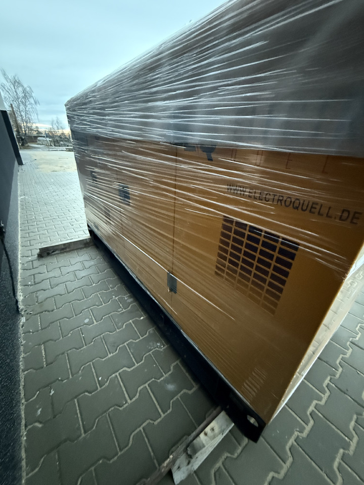 IVECO 80 kVA / 65 kW - Áramfejlesztő: 3 kép. IVECO 80 kVA / 65 kW - Áramfejlesztő: 3 kép.