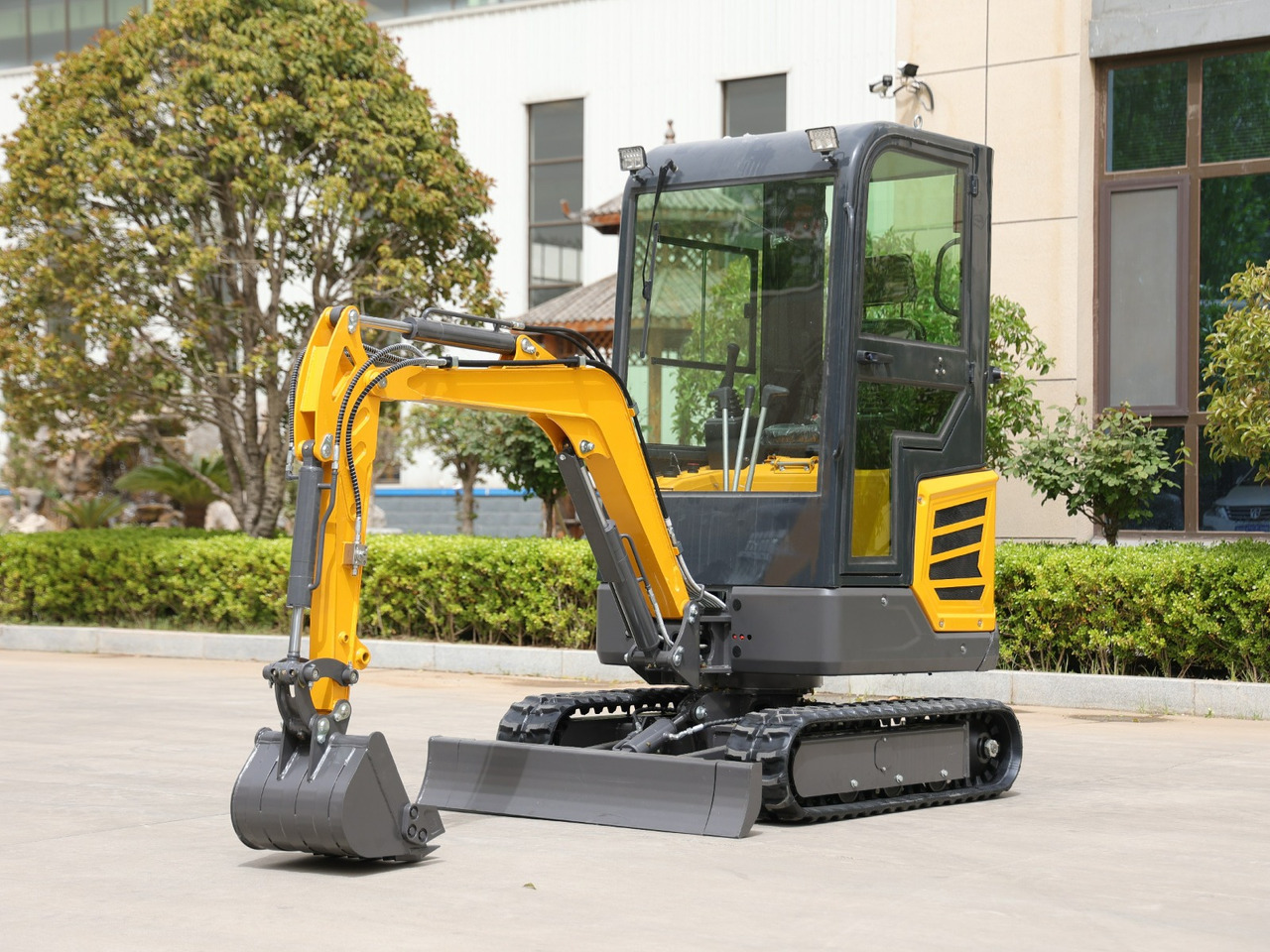 KUBOTA Diesel Mini excavator 1.8 Ton - Müller Machinery MB 18 - VKSH - Minikotró: 2 kép. KUBOTA Diesel Mini excavator 1.8 Ton - Müller Machinery MB 18 - VKSH - Minikotró: 2 kép.
