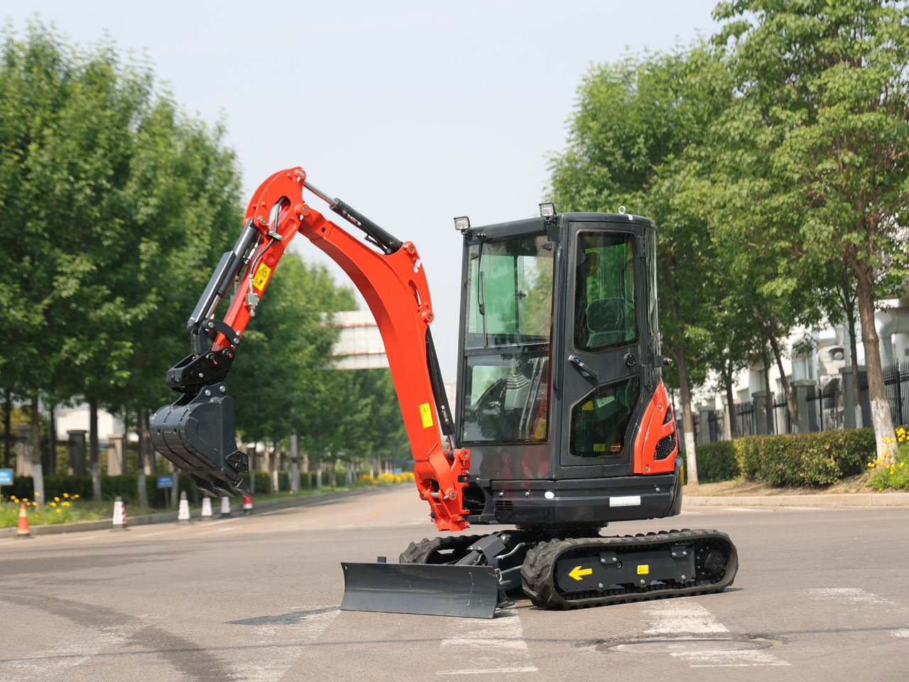 KUBOTA Diesel Mini excavator 2.5 Ton - Müller Machinery MB 25 Plus - VKSH - Minikotró: 3 kép. KUBOTA Diesel Mini excavator 2.5 Ton - Müller Machinery MB 25 Plus - VKSH - Minikotró: 3 kép.