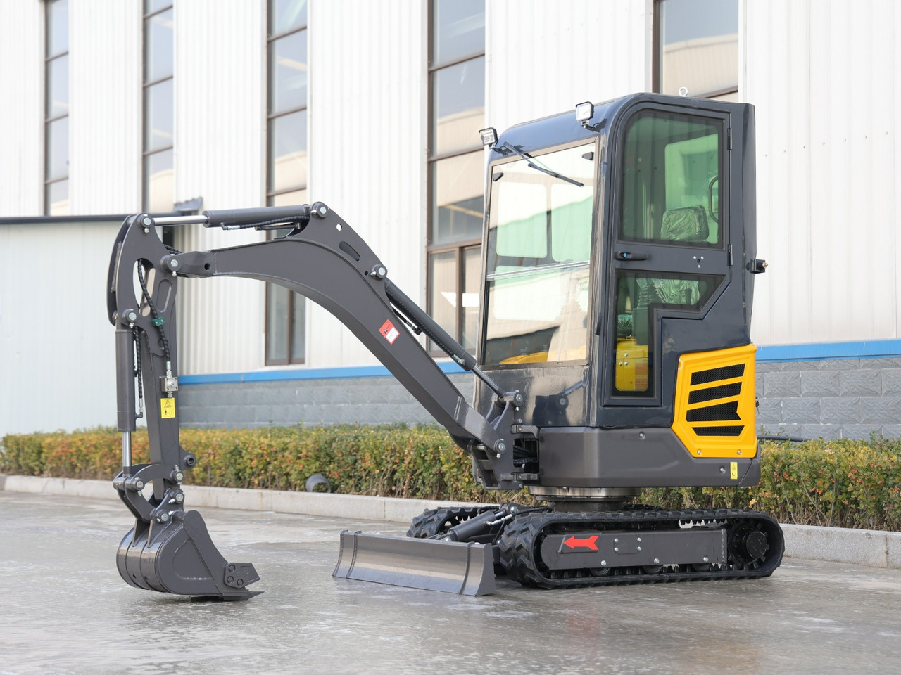 KUBOTA Diesel Mini excavator 2 Ton - Müller Machinery MB 20 - KSH - Minikotró: 2 kép. KUBOTA Diesel Mini excavator 2 Ton - Müller Machinery MB 20 - KSH - Minikotró: 2 kép.