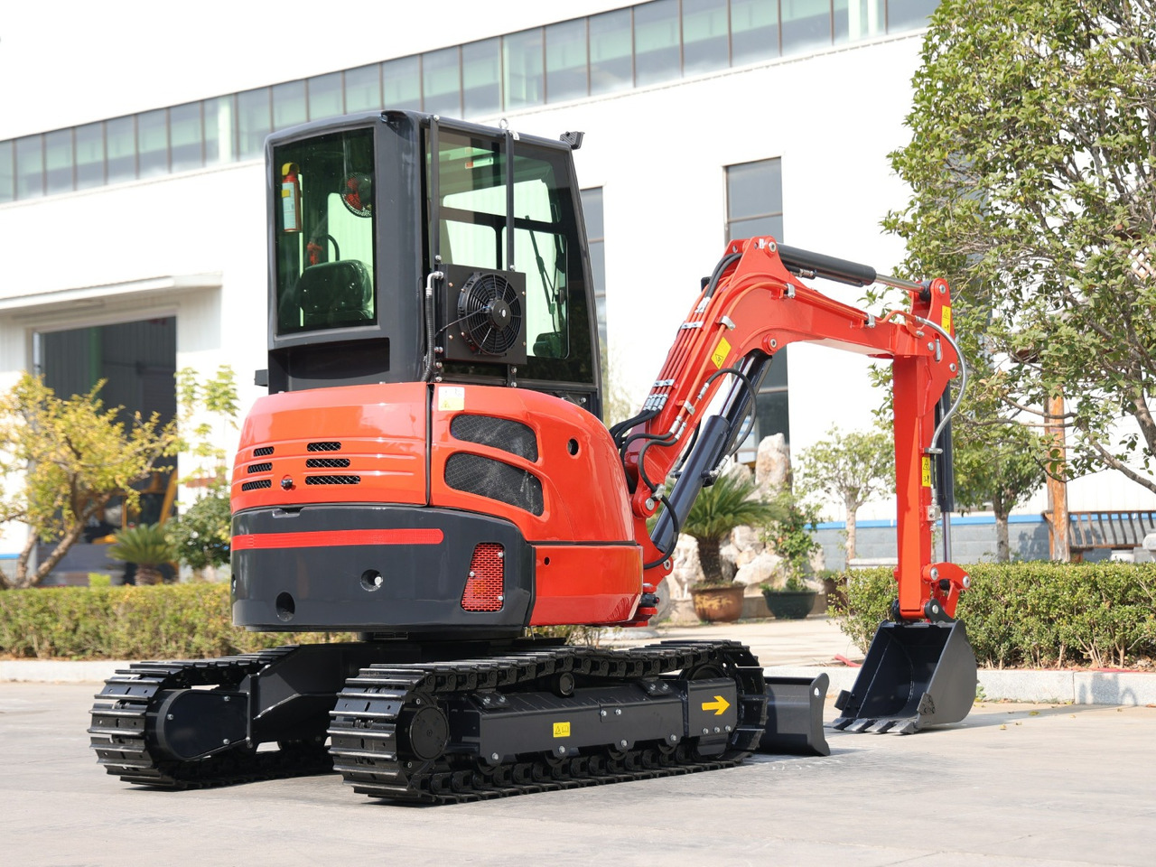 KUBOTA Diesel Mini excavator 3.5 Ton - Müller Machinery MB 35 Plus - VKSH - Minikotró: 5 kép. KUBOTA Diesel Mini excavator 3.5 Ton - Müller Machinery MB 35 Plus - VKSH - Minikotró: 5 kép.