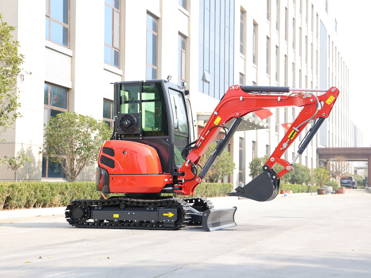 KUBOTA Diesel Mini excavator 3.5 Ton - Müller Machinery MB 35 Plus - VKSH - Minikotró: 3 kép. KUBOTA Diesel Mini excavator 3.5 Ton - Müller Machinery MB 35 Plus - VKSH - Minikotró: 3 kép.