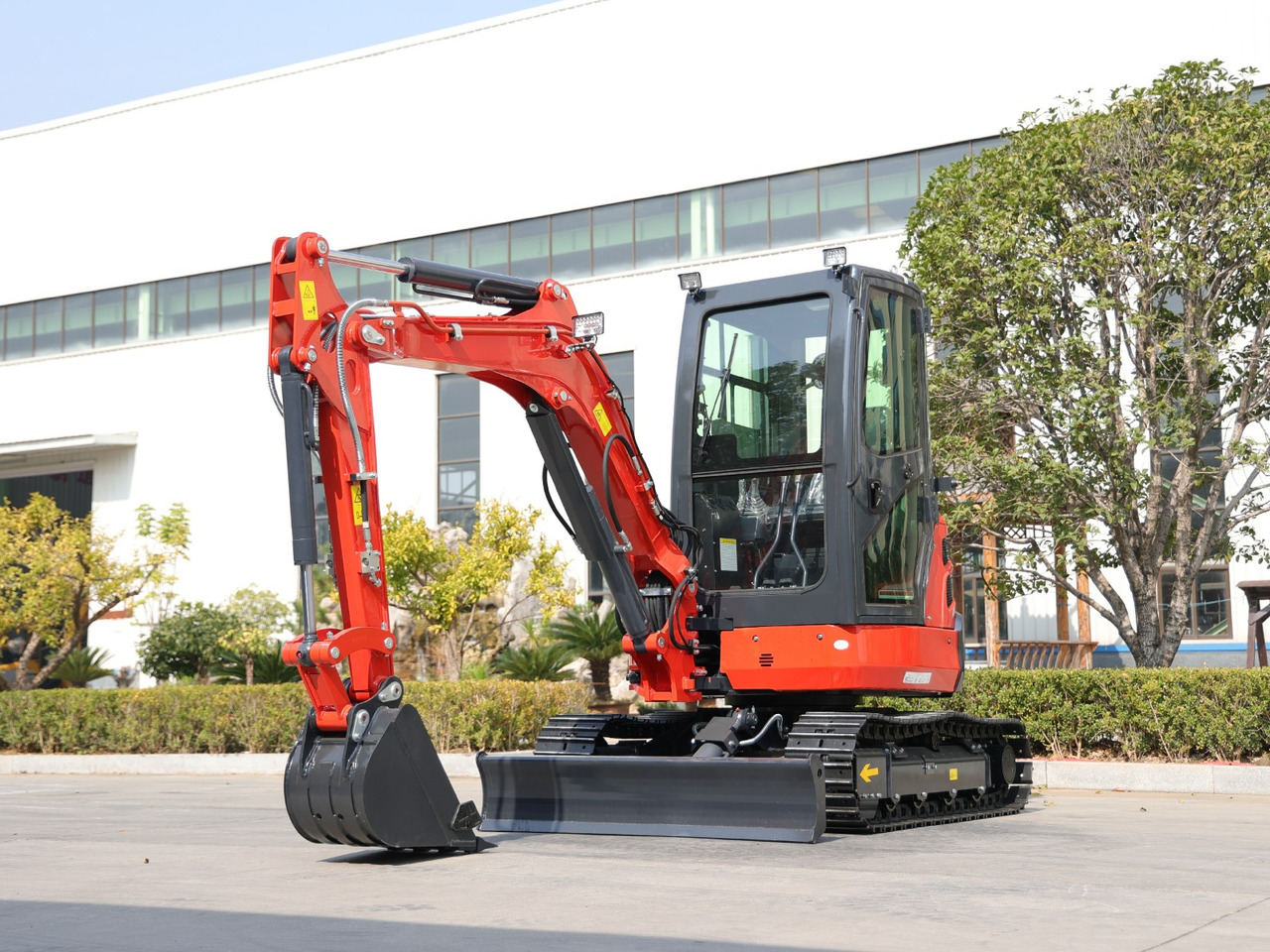 KUBOTA Diesel Mini excavator 3.5 Ton - Müller Machinery MB 35 Plus - VKSH - Minikotró: 1 kép. KUBOTA Diesel Mini excavator 3.5 Ton - Müller Machinery MB 35 Plus - VKSH - Minikotró: 1 kép.