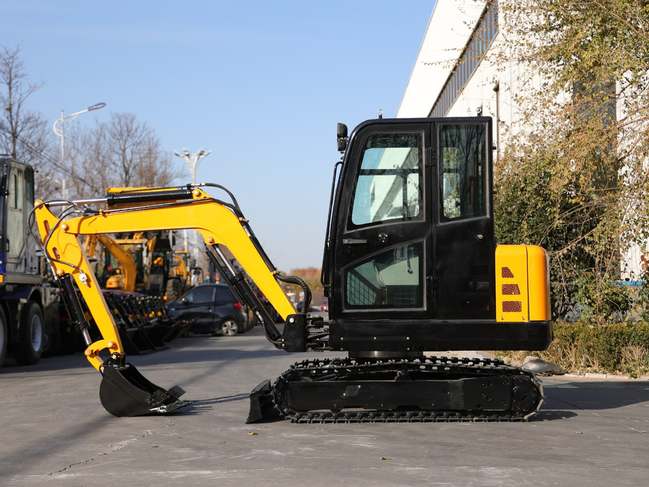 KUBOTA Diesel Mini excavator 3.5 Ton - Müller Machinery MB 35 - VKSH - Minikotró: 2 kép. KUBOTA Diesel Mini excavator 3.5 Ton - Müller Machinery MB 35 - VKSH - Minikotró: 2 kép.