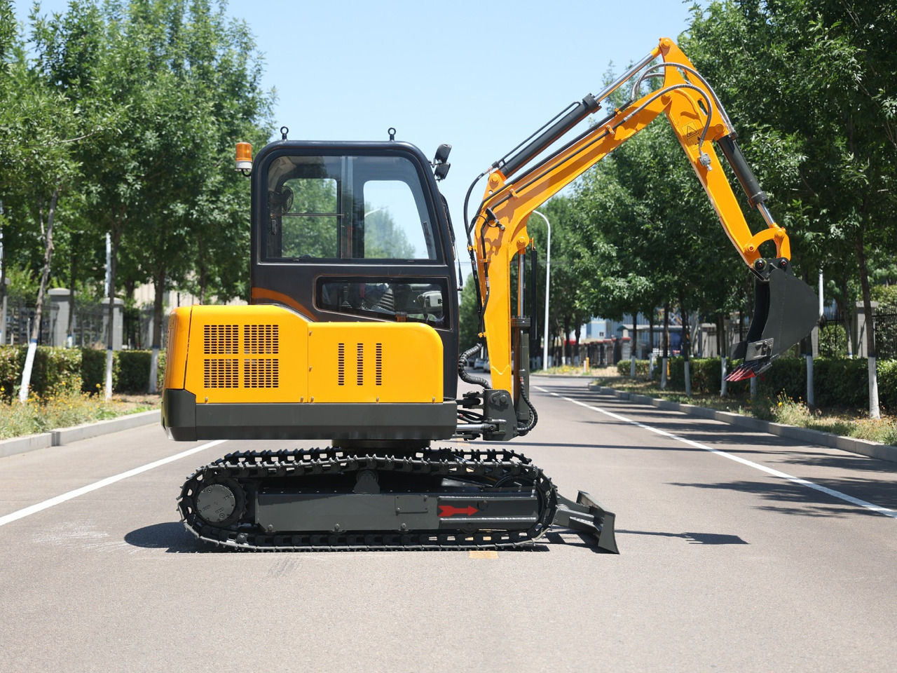 KUBOTA Diesel Mini excavator 4 ton - Müller Machinery MB 40 - KSH - Minikotró: 2 kép. KUBOTA Diesel Mini excavator 4 ton - Müller Machinery MB 40 - KSH - Minikotró: 2 kép.