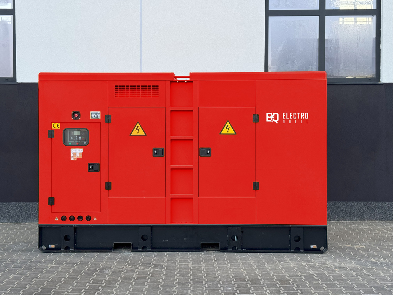 VOLVO 400 kVA / 330 kW - Áramfejlesztő: 1 kép. VOLVO 400 kVA / 330 kW - Áramfejlesztő: 1 kép.