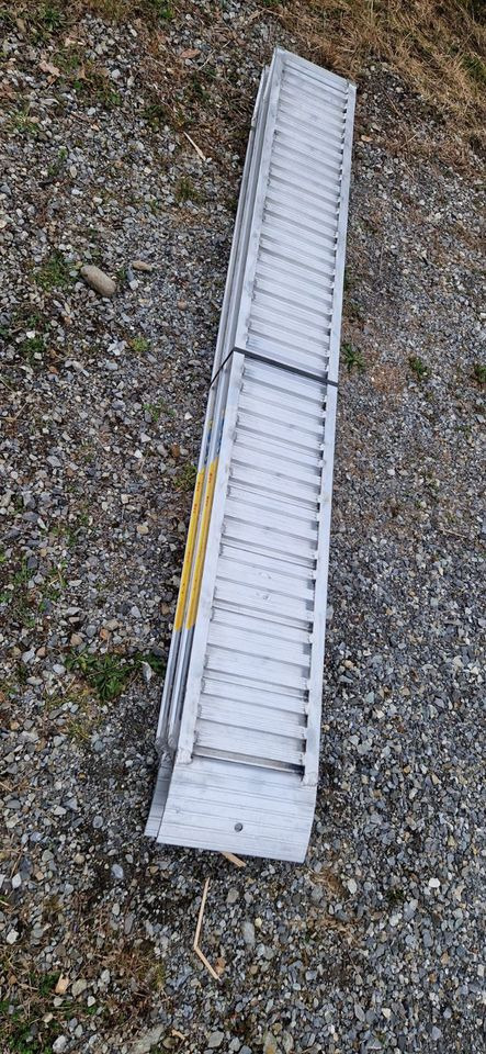 2024 Aluminium-Auffahrrampen 3600 Kg 2500x370 mm - Rakodó rámpa: 4 kép. 2024 Aluminium-Auffahrrampen 3600 Kg 2500x370 mm - Rakodó rámpa: 4 kép.