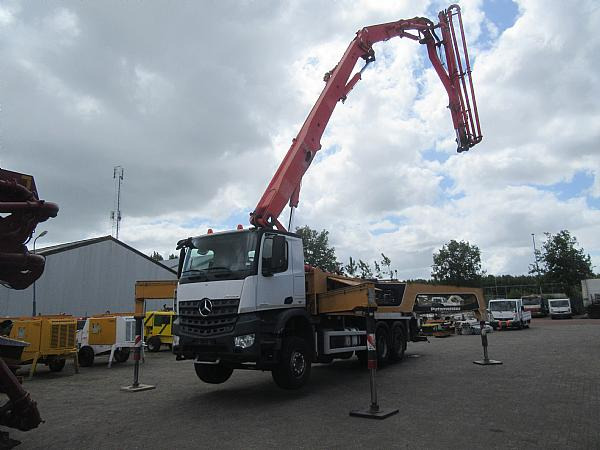 2015 PUTZMEISTER M38/5 AROCS 6x4 - Betonpumpa: 2 kép. 2015 PUTZMEISTER M38/5 AROCS 6x4 - Betonpumpa: 2 kép.