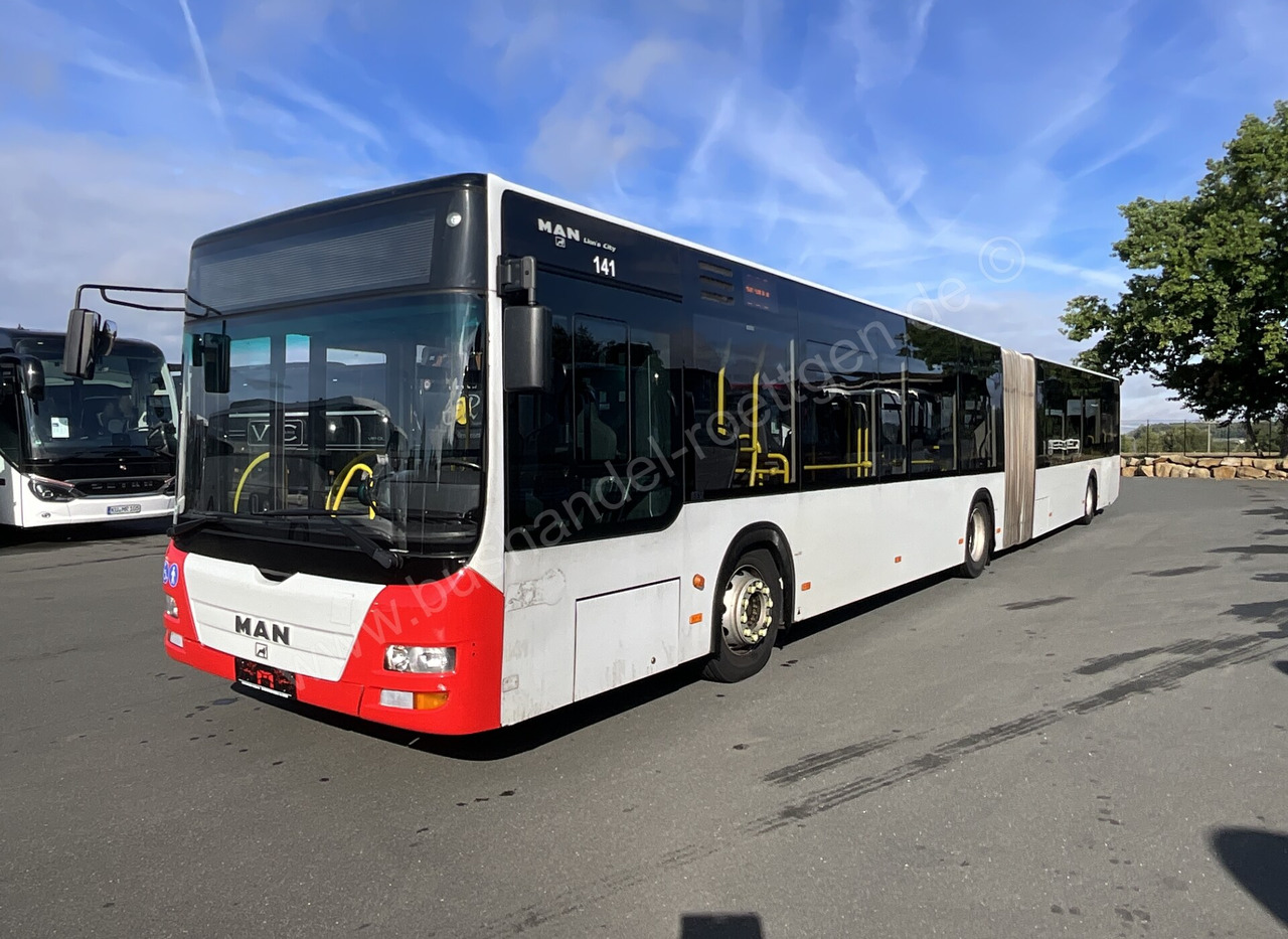 MAN A 23 Lion´s City - Csuklós busz: 2 kép. MAN A 23 Lion´s City - Csuklós busz: 2 kép.