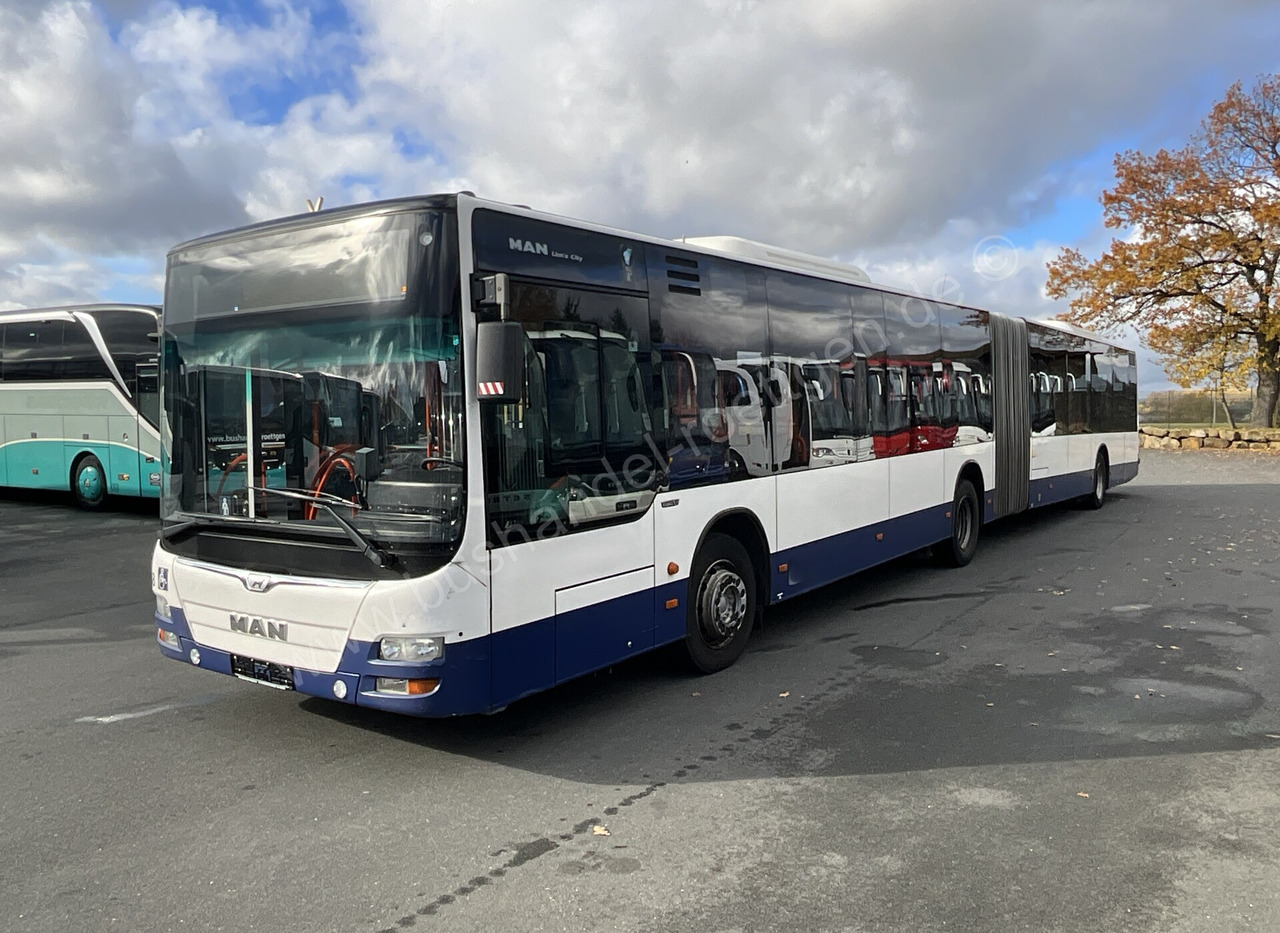 MAN A 23 Lion's City - Csuklós busz: 2 kép. MAN A 23 Lion's City - Csuklós busz: 2 kép.