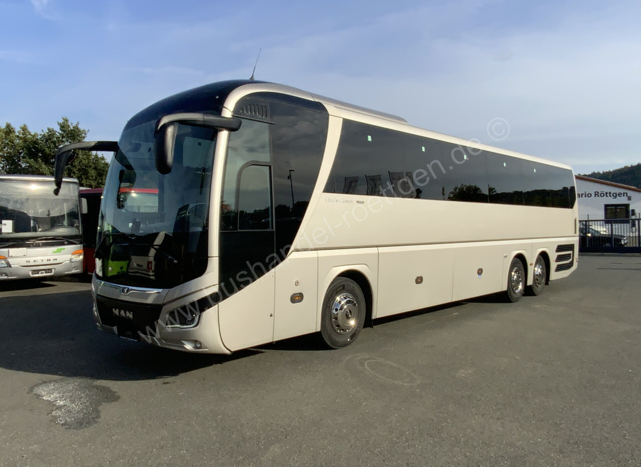 MAN R09 Lion´s Coach C - Távolsági busz: 2 kép. MAN R09 Lion´s Coach C - Távolsági busz: 2 kép.