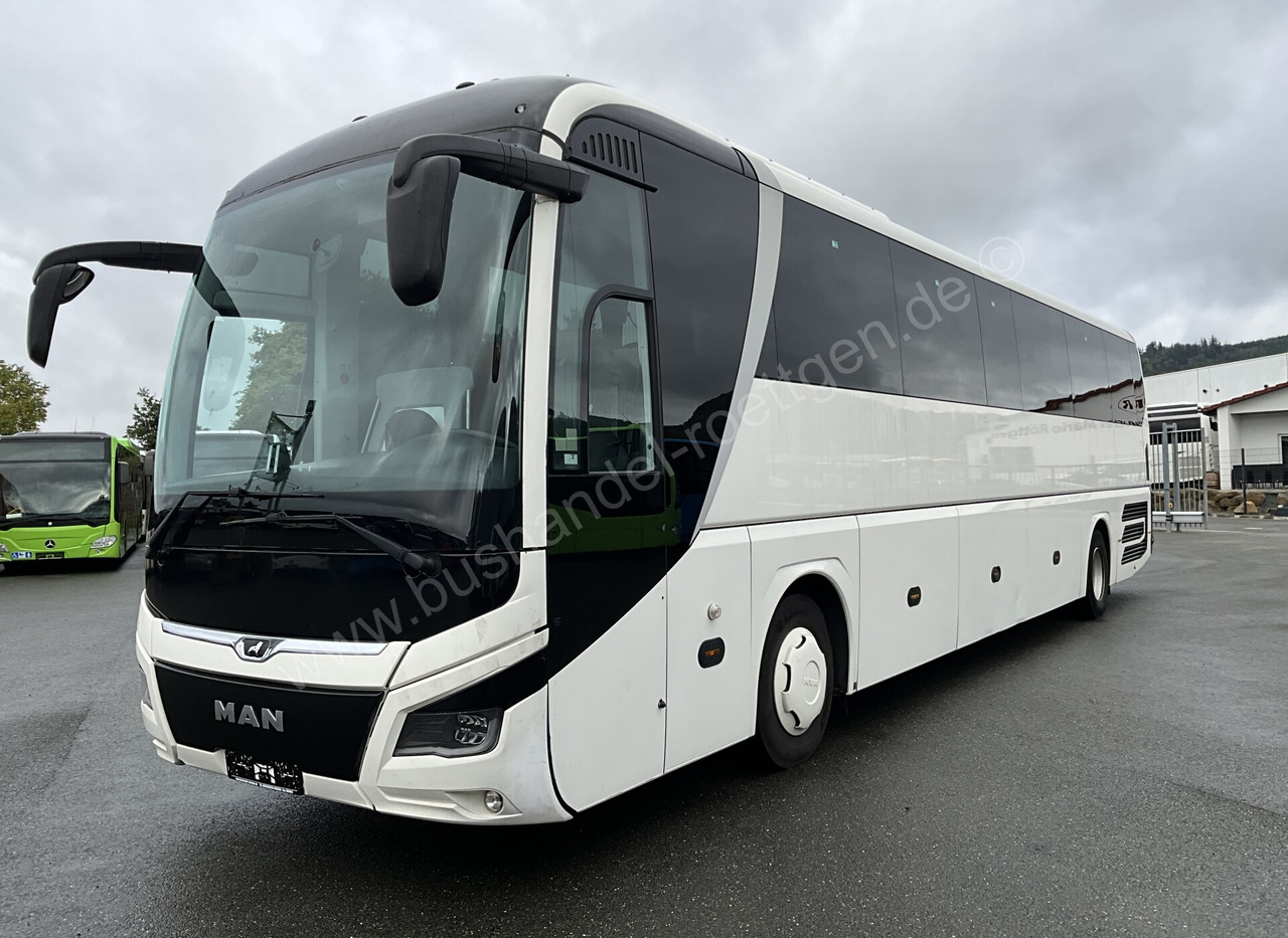 MAN R10 - Távolsági busz: 2 kép. MAN R10 - Távolsági busz: 2 kép.