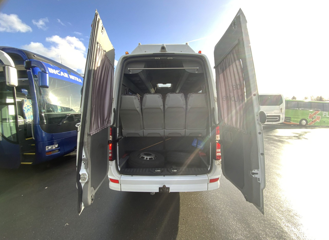 Mercedes-Benz 519 CDI Sprinter - Minibusz, Kisbusz: 2 kép. Mercedes-Benz 519 CDI Sprinter - Minibusz, Kisbusz: 2 kép.