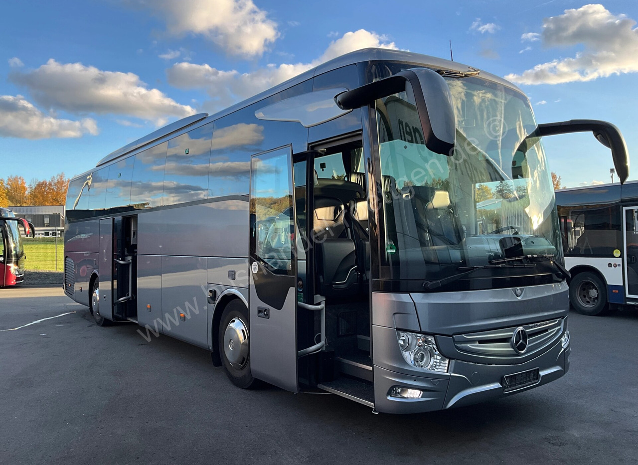 Mercedes-Benz Tourismo 15 RHD - Távolsági busz: 2 kép. Mercedes-Benz Tourismo 15 RHD - Távolsági busz: 2 kép.