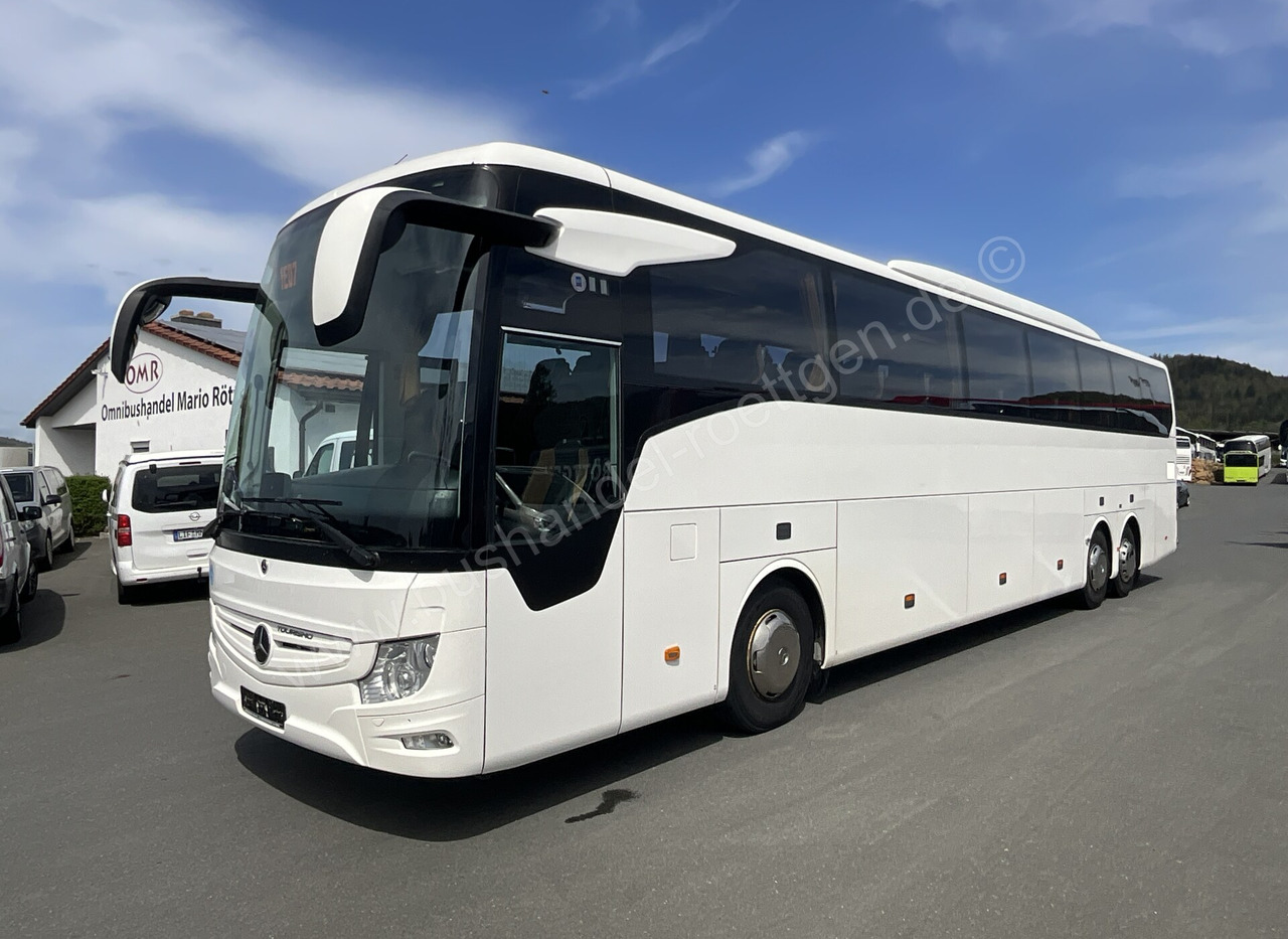 Mercedes-Benz Tourismo RHD - Távolsági busz: 2 kép. Mercedes-Benz Tourismo RHD - Távolsági busz: 2 kép.