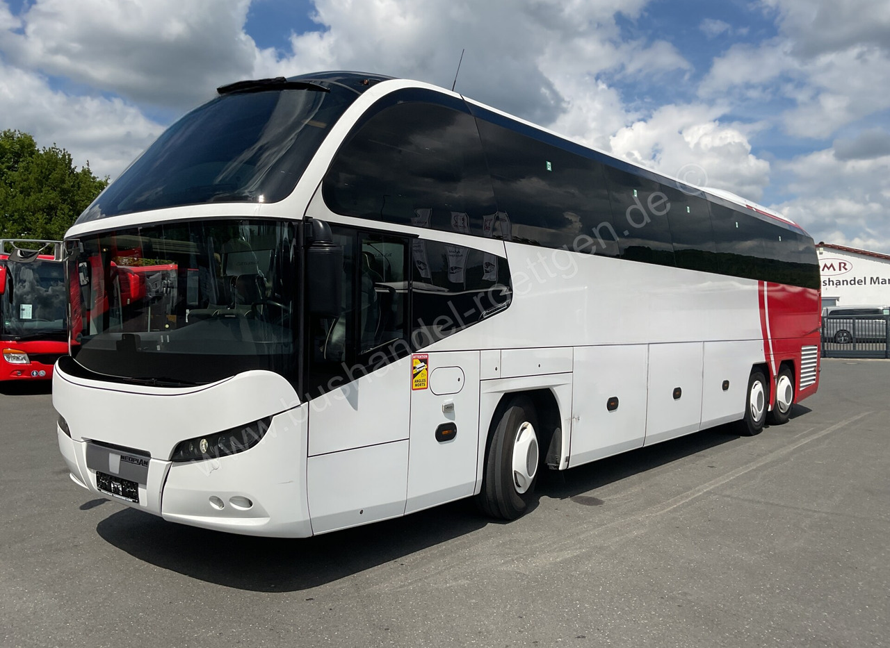 Neoplan Cityliner - Távolsági busz: 2 kép. Neoplan Cityliner - Távolsági busz: 2 kép.