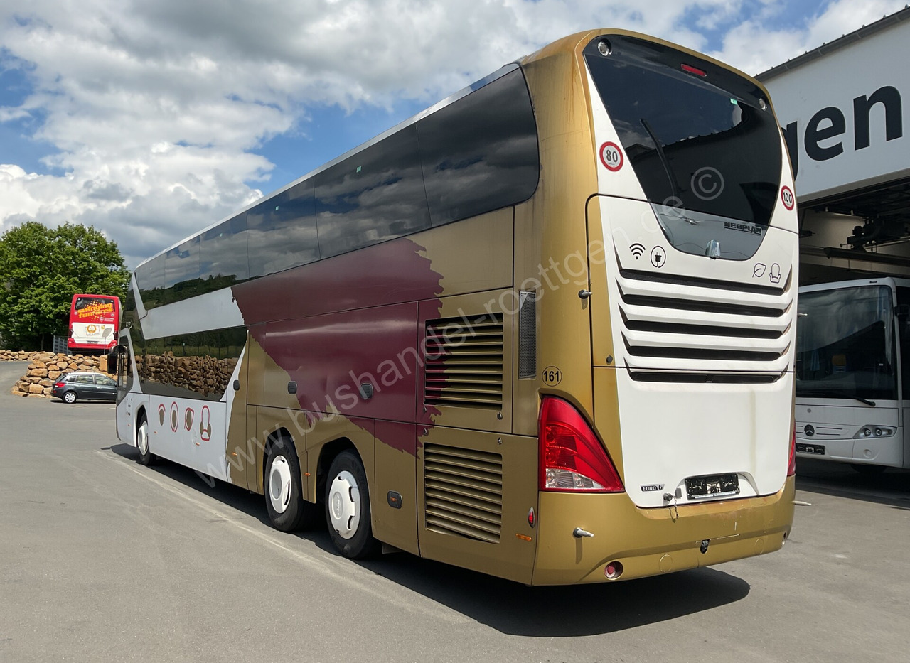 Neoplan Skyliner L - Emeletes busz: 4 kép. Neoplan Skyliner L - Emeletes busz: 4 kép.