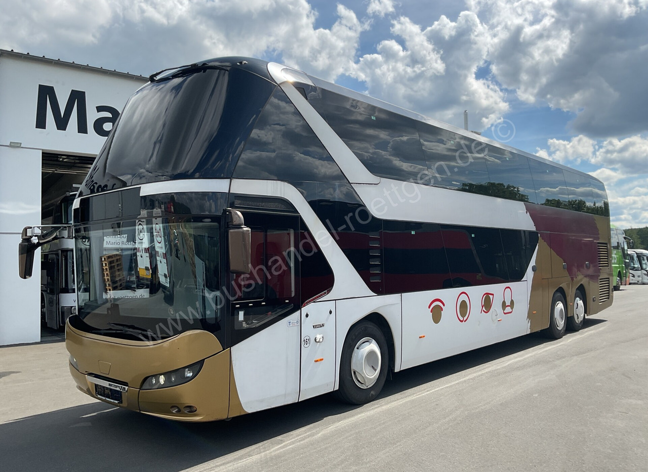 Neoplan Skyliner L - Emeletes busz: 2 kép. Neoplan Skyliner L - Emeletes busz: 2 kép.