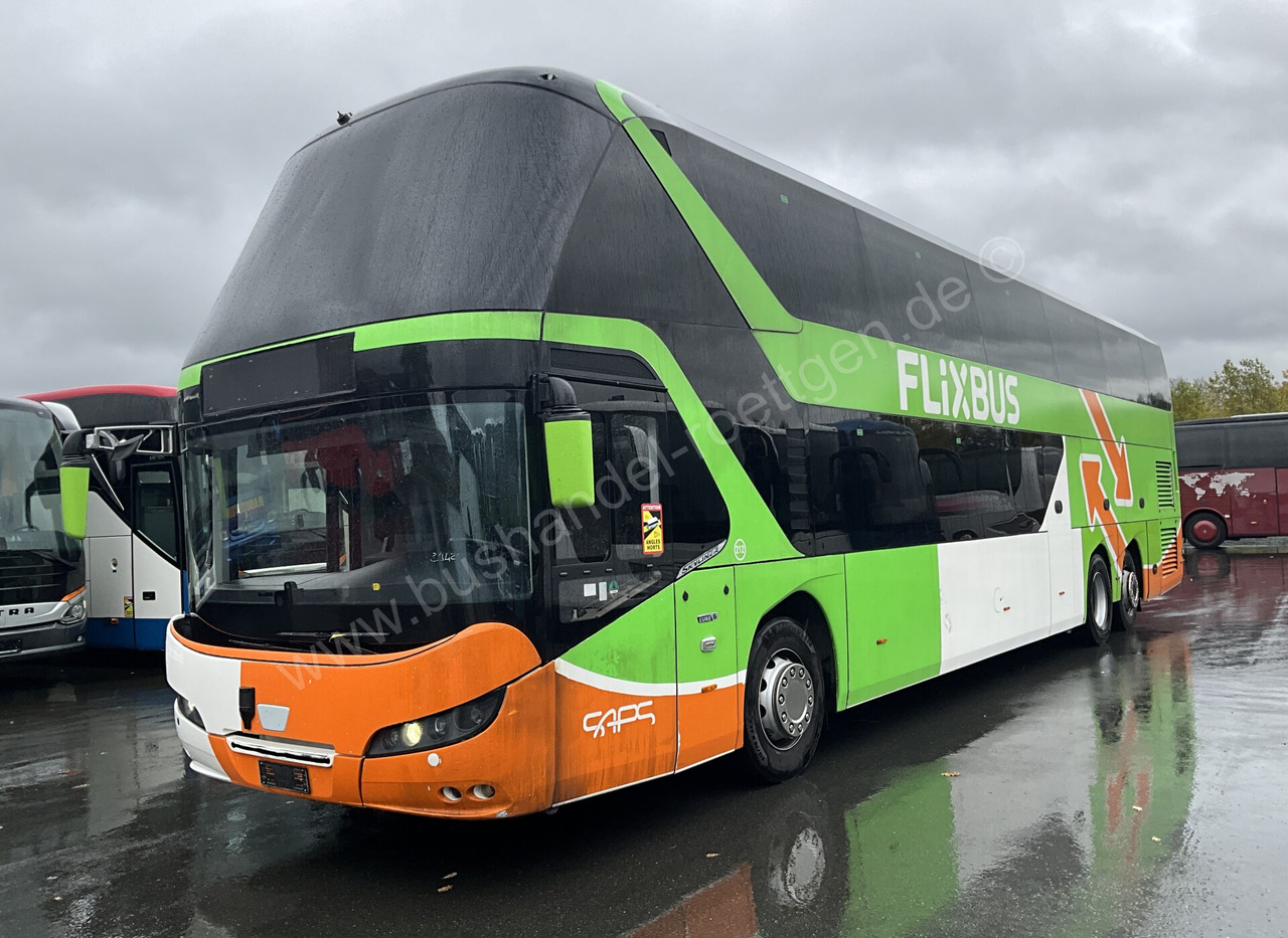 Neoplan Skyliner L - Emeletes busz: 2 kép. Neoplan Skyliner L - Emeletes busz: 2 kép.