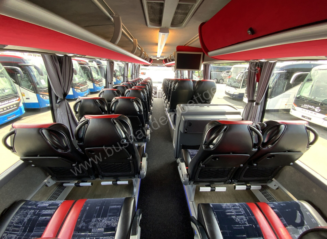 Távolsági busz Volvo 9700: 17 kép.