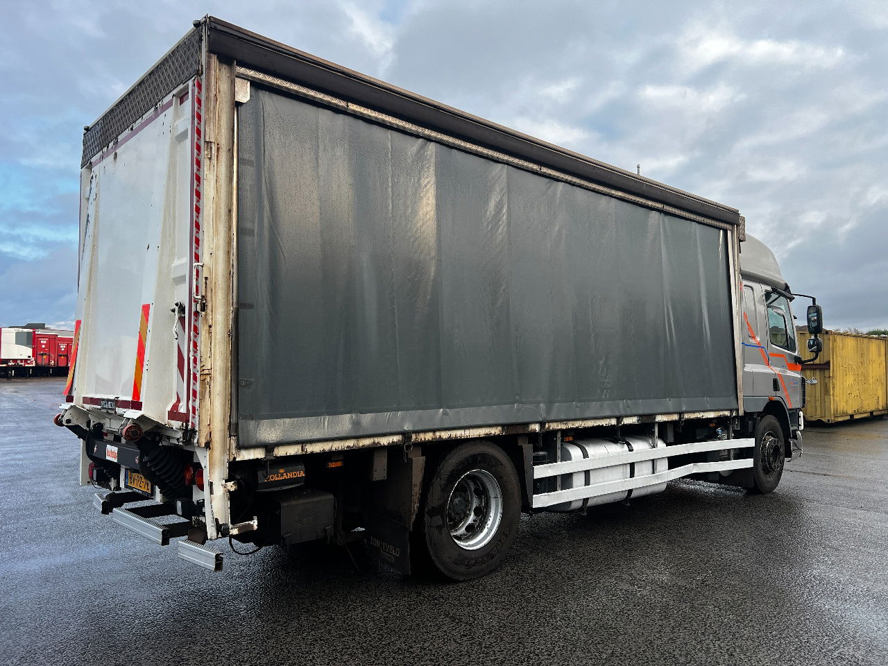 DAF CF 75.250 SC, Euro 5 - Ponyvás teherautó: 3 kép. DAF CF 75.250 SC, Euro 5 - Ponyvás teherautó: 3 kép.