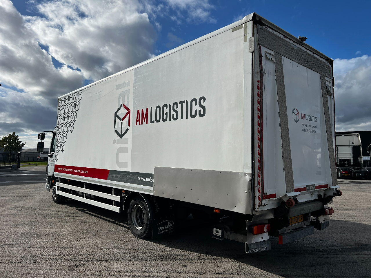 DAF LF 45 180PK, Euro 5 EEV - Dobozos felépítményű teherautó: 4 kép. DAF LF 45 180PK, Euro 5 EEV - Dobozos felépítményű teherautó: 4 kép.