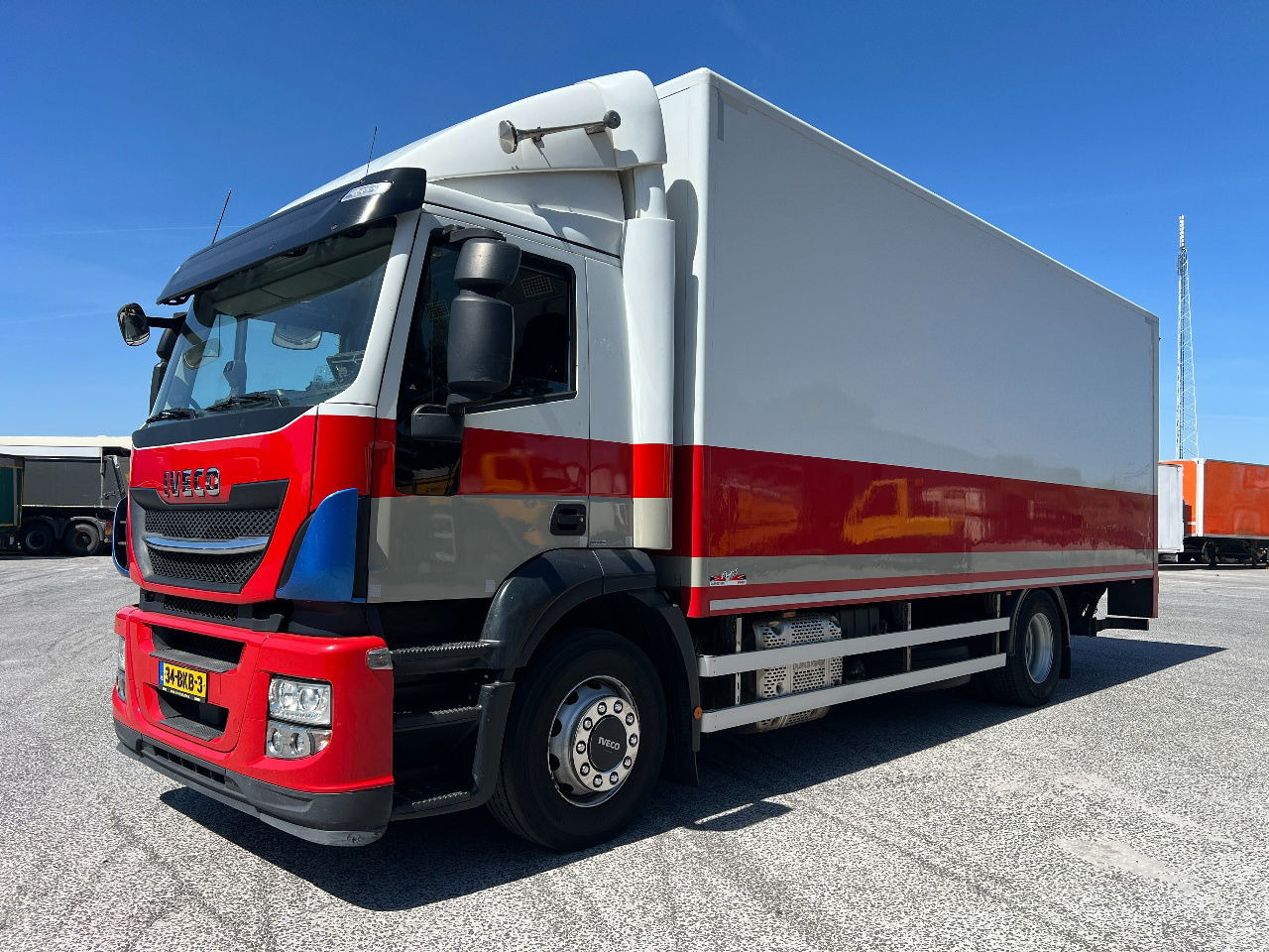 Iveco Stralis 310 AD, 19Ton, Euro 6 - Dobozos felépítményű teherautó: 1 kép. Iveco Stralis 310 AD, 19Ton, Euro 6 - Dobozos felépítményű teherautó: 1 kép.