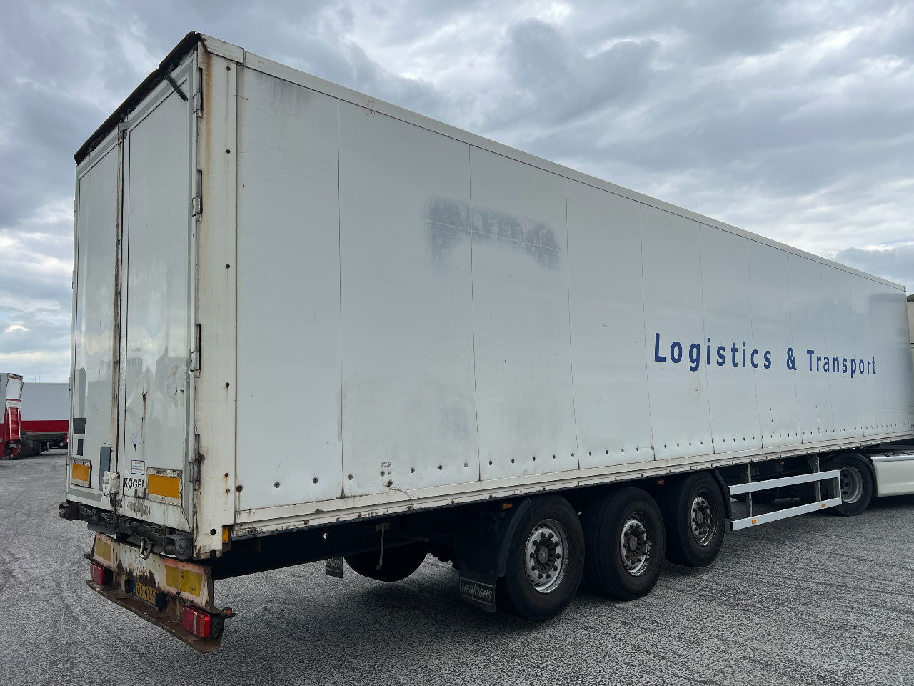 Kögel 2x lift axle, SAF disc - Félpótkocsi dobozos: 3 kép. Kögel 2x lift axle, SAF disc - Félpótkocsi dobozos: 3 kép.