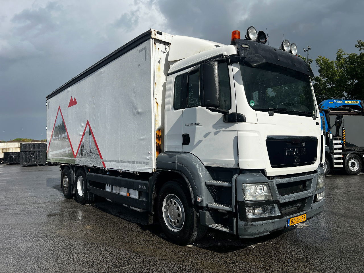 MAN TGS 26.400 6x2, Euro 5 - Ponyvás teherautó: 2 kép. MAN TGS 26.400 6x2, Euro 5 - Ponyvás teherautó: 2 kép.