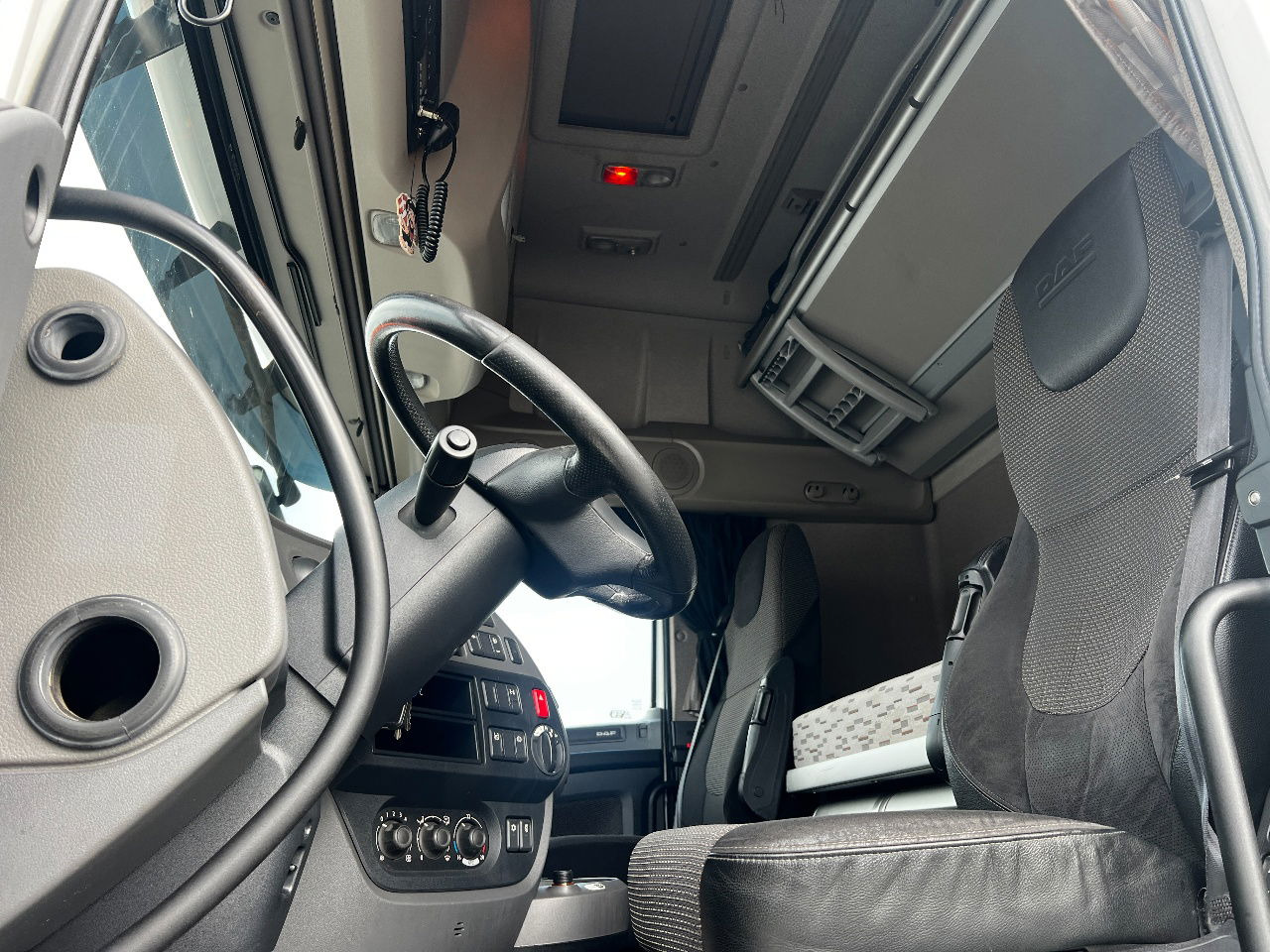 Nyergesvontató DAF XF 440 SSC, Full spoilers: 8 kép.