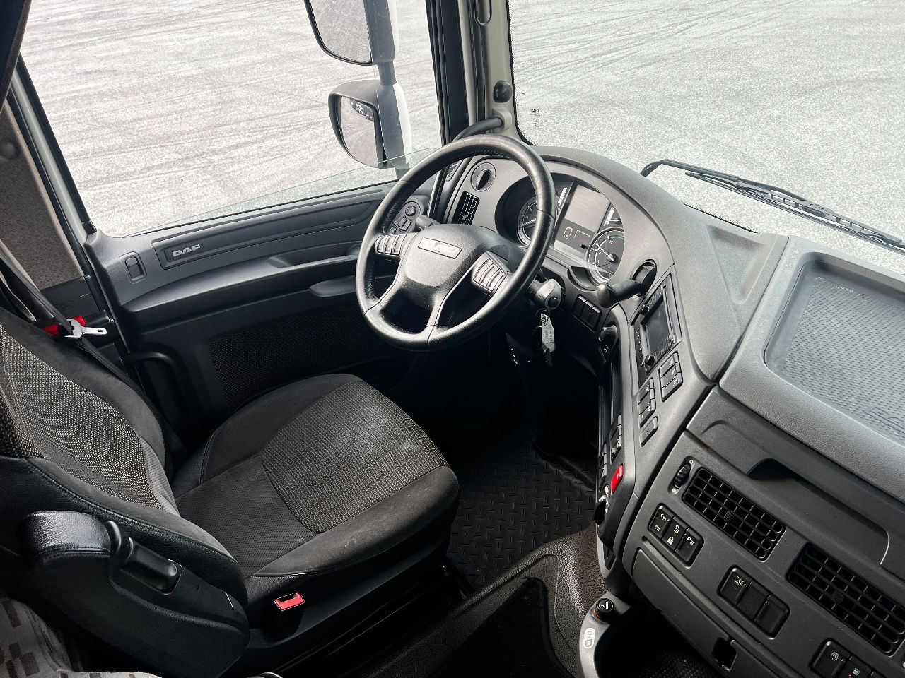 Nyergesvontató DAF XF 440 SSC, Full spoilers: 12 kép.