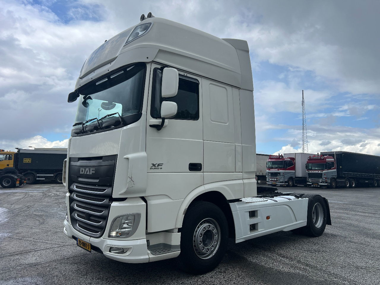 DAF XF 460 SSC, NL Truck - Nyergesvontató: 1 kép. DAF XF 460 SSC, NL Truck - Nyergesvontató: 1 kép.