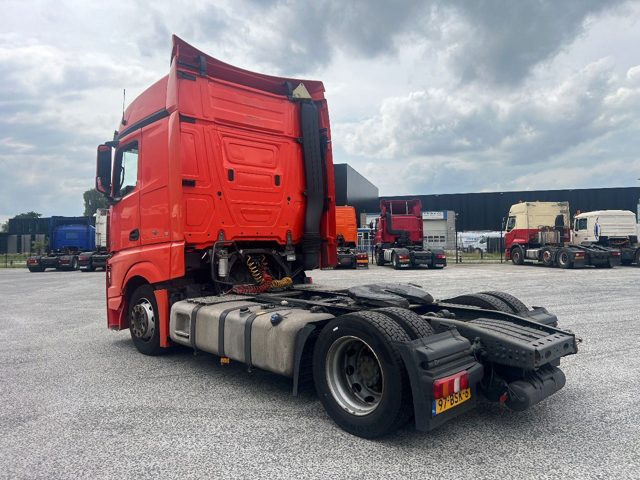 Mercedes-Benz Actros 1842 Mega, New tacho - Nyergesvontató: 4 kép. Mercedes-Benz Actros 1842 Mega, New tacho - Nyergesvontató: 4 kép.