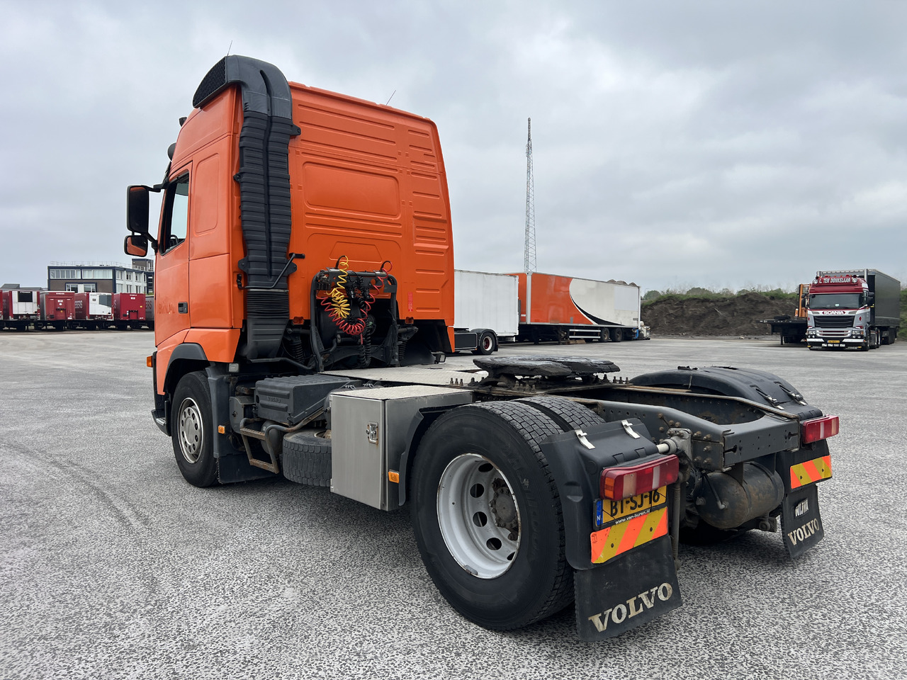 Volvo FH 13.400 Globetrotter, Euro 5 - Nyergesvontató: 4 kép. Volvo FH 13.400 Globetrotter, Euro 5 - Nyergesvontató: 4 kép.