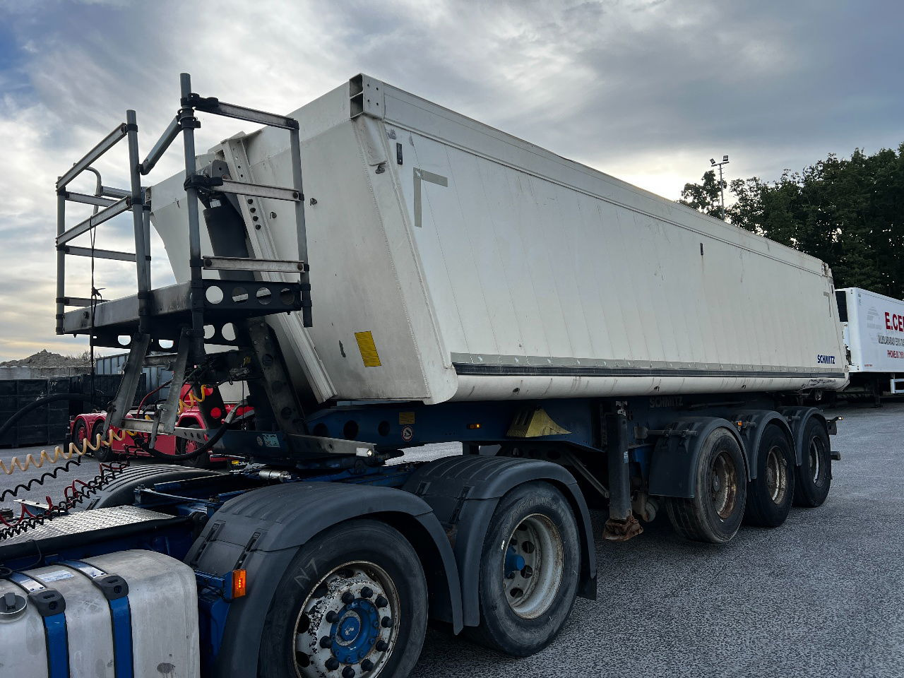 Schmitz Cargobull Gotha 27m3, SAF, ALU - Félpótkocsi billenőplatós: 2 kép. Schmitz Cargobull Gotha 27m3, SAF, ALU - Félpótkocsi billenőplatós: 2 kép.