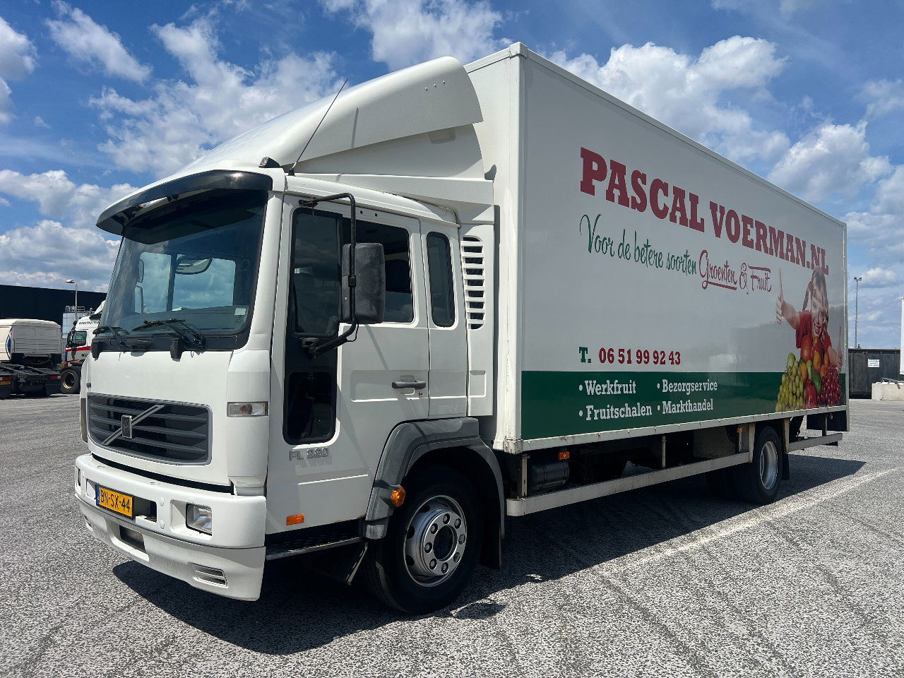 Volvo FL 612 220PK, Euro 3 - Dobozos felépítményű teherautó: 1 kép. Volvo FL 612 220PK, Euro 3 - Dobozos felépítményű teherautó: 1 kép.