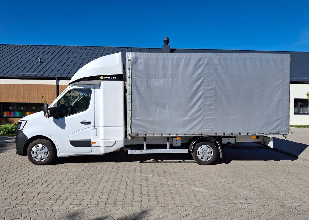 Renault Master - Ponyvás kisteherautó: 2 kép. Renault Master - Ponyvás kisteherautó: 2 kép.