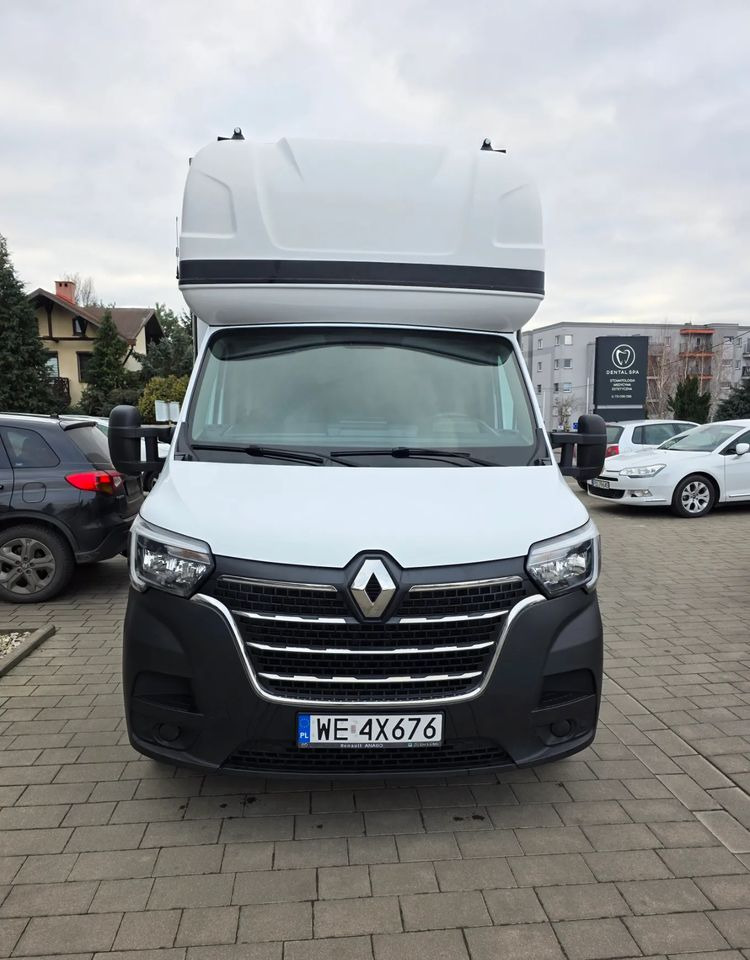 Renault Master - Ponyvás kisteherautó: 3 kép. Renault Master - Ponyvás kisteherautó: 3 kép.