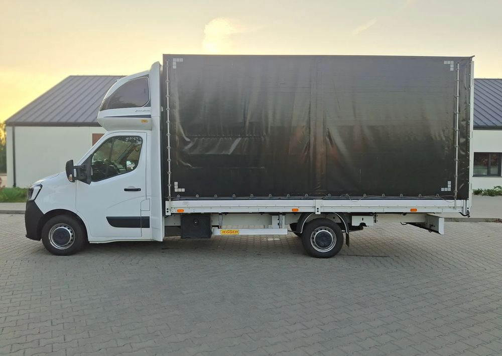 Renault Master - Ponyvás kisteherautó: 2 kép. Renault Master - Ponyvás kisteherautó: 2 kép.